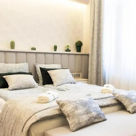Revay Apartament *