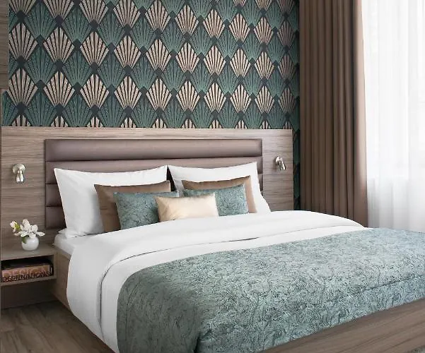 Revay Hotel *