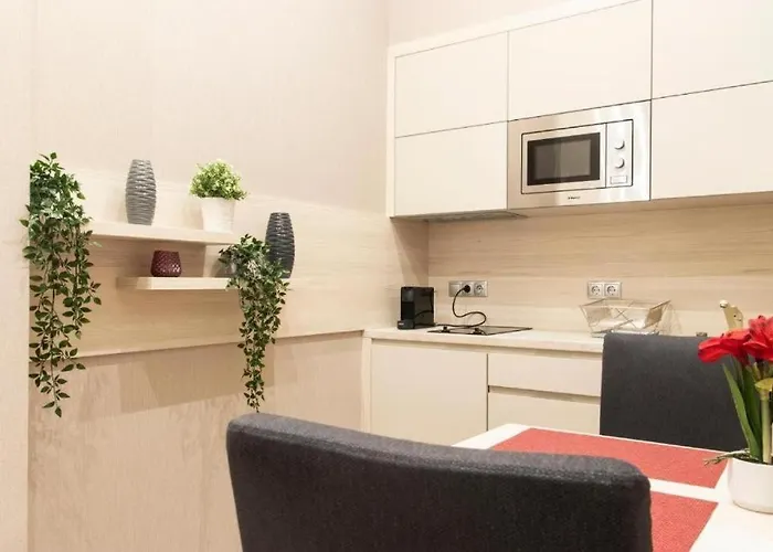 Revay Hotel *
